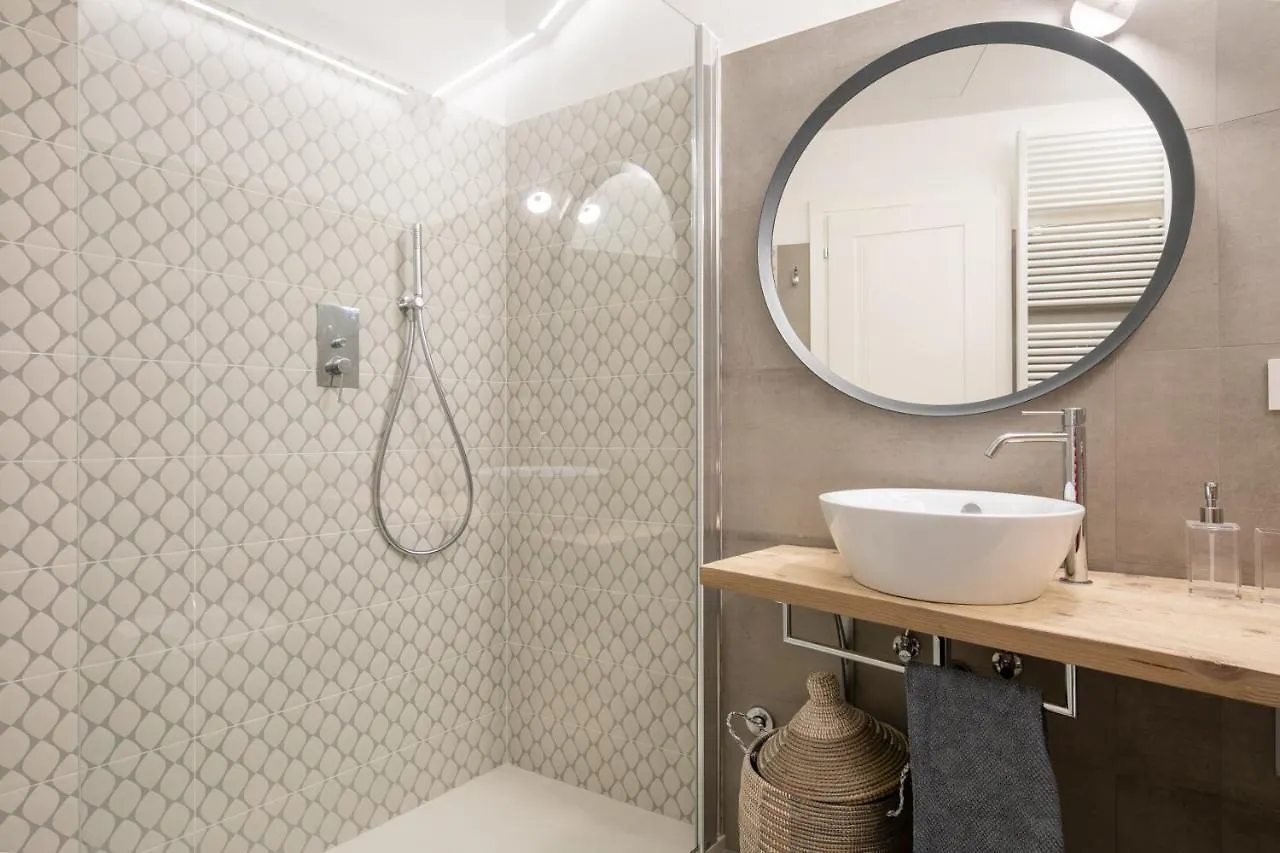 Madonna Luxury Apartment Florencia 0*,